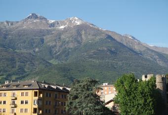 Appartamento a 100 metri da Piazza della Repubblica con Aria condizionata allows 18 year olds to book a room