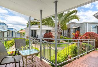 Tin Can Bay s Sleepy Lagoon Motel has Balcony rooms