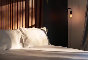 Echo Point Discovery Motel allows 18 year olds to book a room