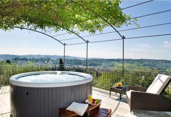 Bastide Saint Antoine - Relais & Ch  teaux has Balcony rooms