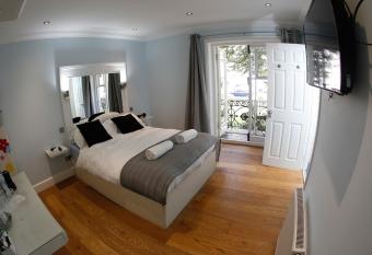 Churchill Brighton has Balcony rooms