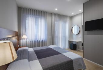 Hotel Excelsior Pavia allows 18 year olds to book a room