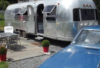 Les g  tes de la Pomme d Or has rooms with a private hot tub