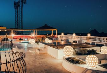 Desert Moon allows 18 year olds to book a room