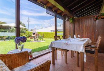 Apartamentos Rurales Villa de Sain Cudillero allows 18 year olds to book a room