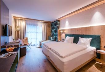  allows 18 year olds to book a room