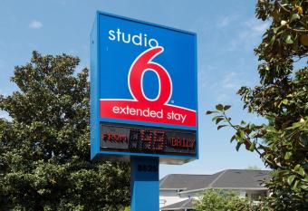 Motel 6 Duluth, Ga - Atlanta - Gwinnett Place allows 18 year olds to book a room