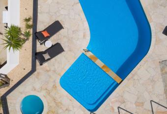 Rydges Geelong allows 18 year olds to book a room