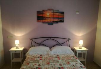 Dimora Pompeiana allows 18 year olds to book a room