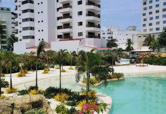 Hotel Arena Blanca by Dorado has rooms with a private hot tub