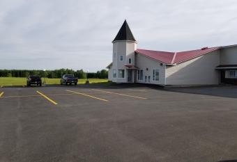 Knights Inn Woodstock allows 18 year olds to book a room