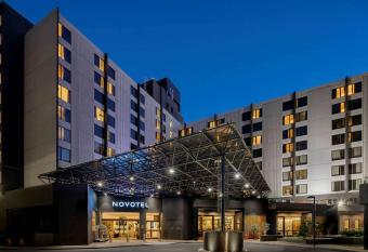 Novotel Sydney International Airport allows 18 year olds to book a room