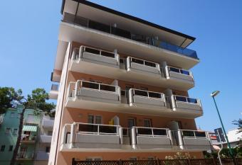 Columbus Dependance has Balcony rooms