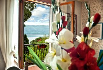 Villalbert has Balcony rooms