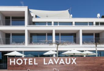 Hotel Lavaux allows 18 year olds to book a room
