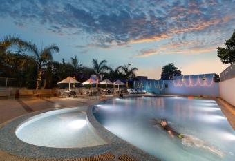 The Competent Palace Hotel has Balcony rooms