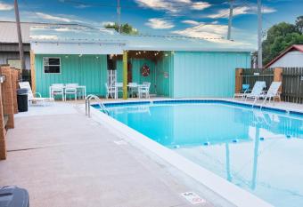 Regency Inn of Eddyville Kuttawa allows 18 year olds to book a room