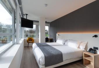 Hotel Distrito Oeste allows 18 year olds to book a room