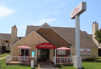 Hawthorn Extended Stay by Wyndham Wichita has Balcony rooms