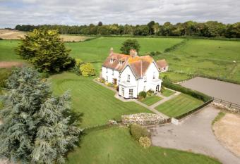 Lower Bryanston Farm allows 18 year olds to book a room