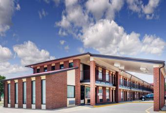 Super 8 by Wyndham Chattanooga Ooltewah has Smoking rooms