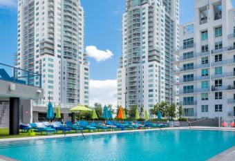 The Guild Downtown | X Miami has Balcony rooms