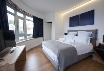 room00 Lisboa Hostel allows 18 year olds to book a room