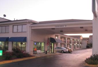 Bestway Inn has Smoking rooms