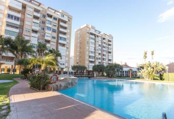 Nations Apartment with pool allows 18 year olds to book a room