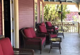 Central House Inn allows 18 year olds to book a room