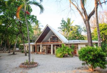 Casa Cecilia Beach Front has Balcony rooms