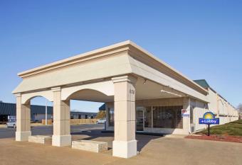 Days Inn by Wyndham Salina South allows 18 year olds to book a room