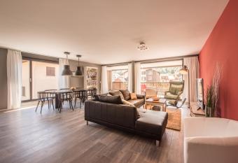 Independance First has rooms with a private hot tub