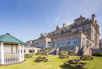 Legacy Hotel Victoria has Balcony rooms