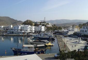 Yacht Front Studio - No 5 allows 18 year olds to book a room