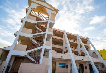 3 Dolphins allows 18 year olds to book a room