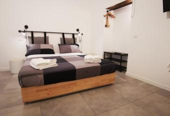 Ludi Studios allows 18 year olds to book a room