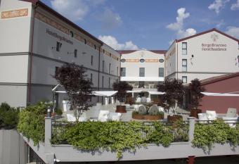 Hotel Borgo Brianteo allows 18 year olds to book a room