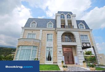 Moly Homestay has Balcony rooms