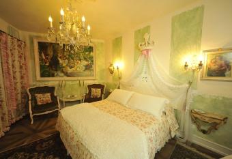 B&B La Maison degli Angeli has Balcony rooms