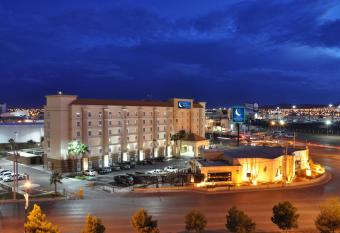 Hotel Mesaluna Near American Consulate allows 18 year olds to book a room