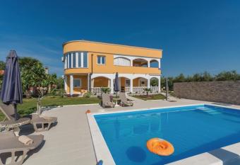 Apartments Vukancic has Balcony rooms