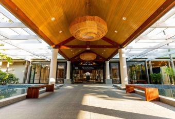 Novotel Sunshine Coast Resort has rooms with a private hot tub