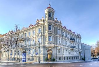 Hotel Vilnia allows 18 year olds to book a room