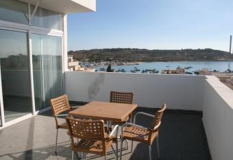 Harbour Lodge has Balcony rooms