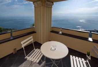 Olivenere agriturismo allows 18 year olds to book a room