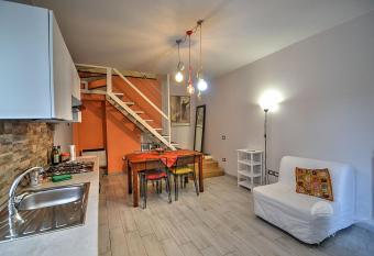 Appartamenti di Claudia 1 locazione turistica allows 18 year olds to book a room