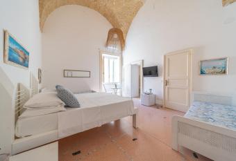 B&B Gallipoli Vecchia allows 18 year olds to book a room