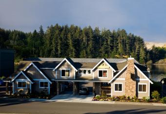 River House Inn, a Baymont by Wyndham allows 18 year olds to book a room