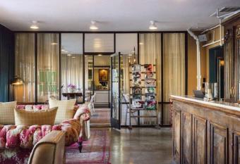 Palihotel Melrose has Balcony rooms